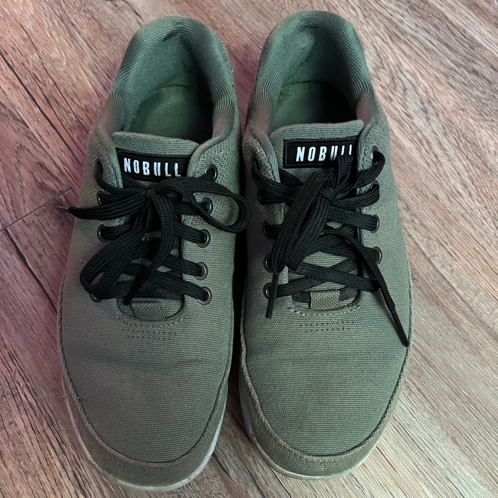 NoBull army green trainers | M7 W8.5 GUC